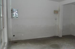 蓮湖區城西客運站辦公室墻壁滲水
